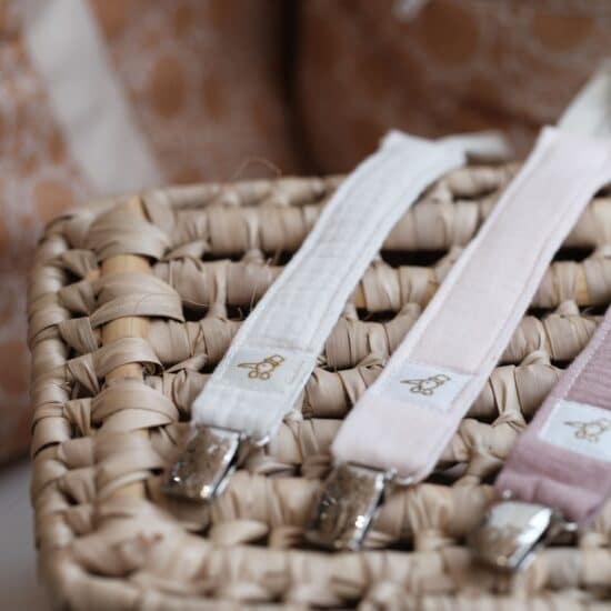 Attache tétine tissu blanc