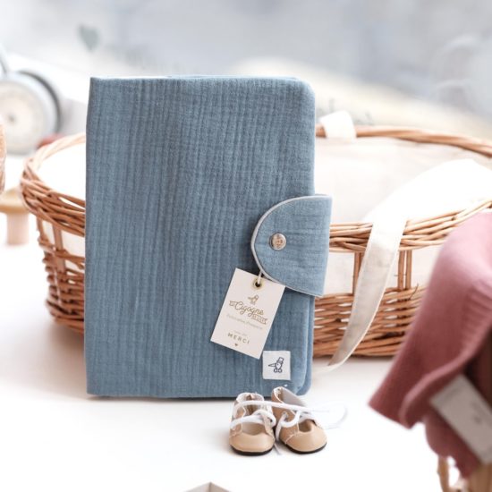 Protège carnet de santé bleu