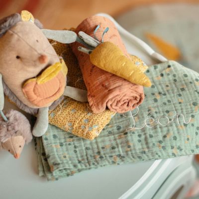 peluche-musicale-herisson-trois-petits-lapins-2