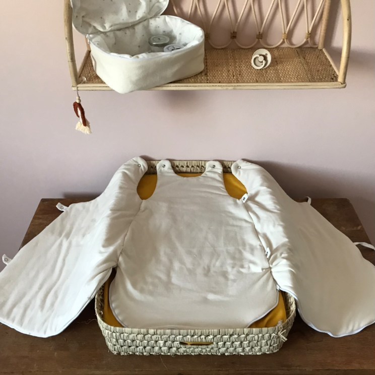 Gigoteuse-Pois-Lacte-ouverte-fd-jaune-2