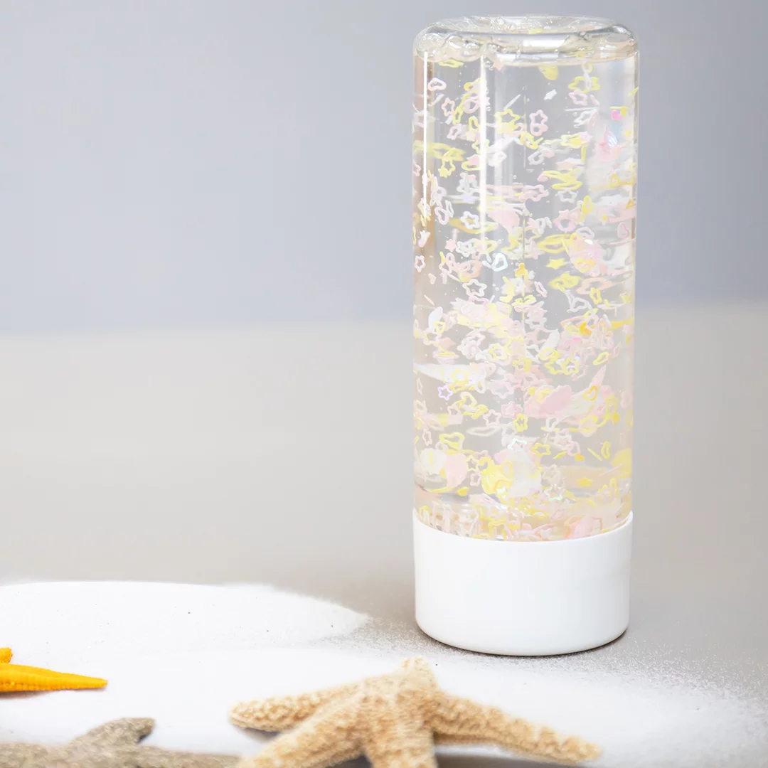Bouteille sensorielle – Coquillages jaunes et roses