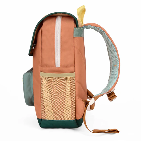 sac-a-dos-colore-eco-responsable-enfants-marron-vert-format-carre-hello-hossy