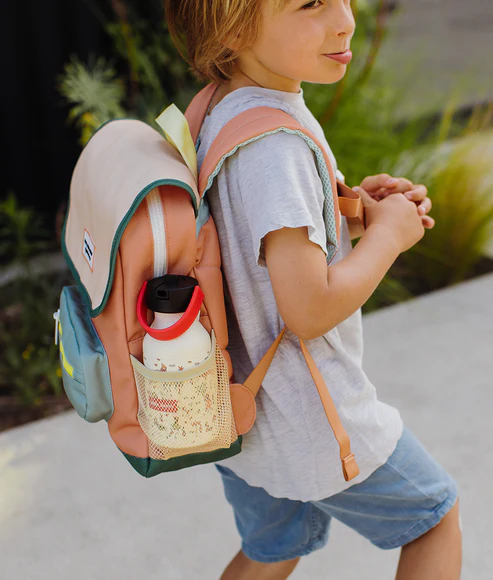 sac-a-dos-eco-responsable-enfants-marron-vert-format-carre-hello-hossy