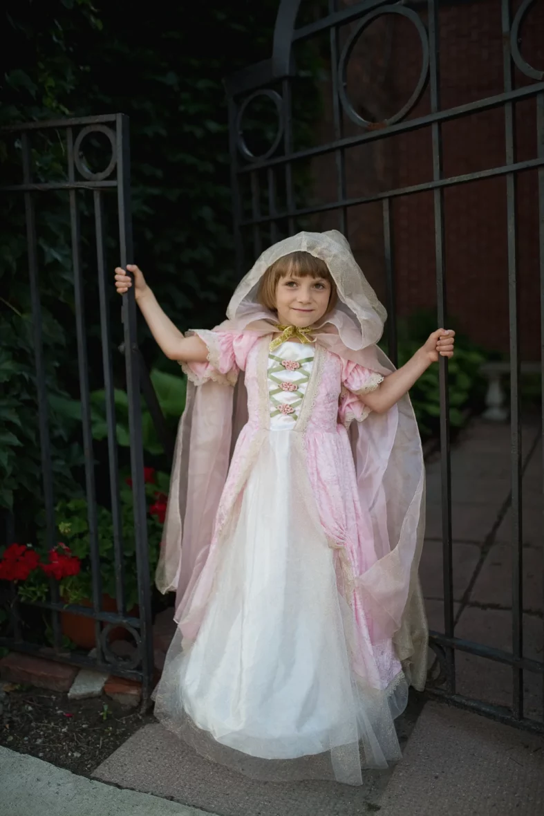 Cape de Princesse Royale en tulle doré – Taille 5-7 ans