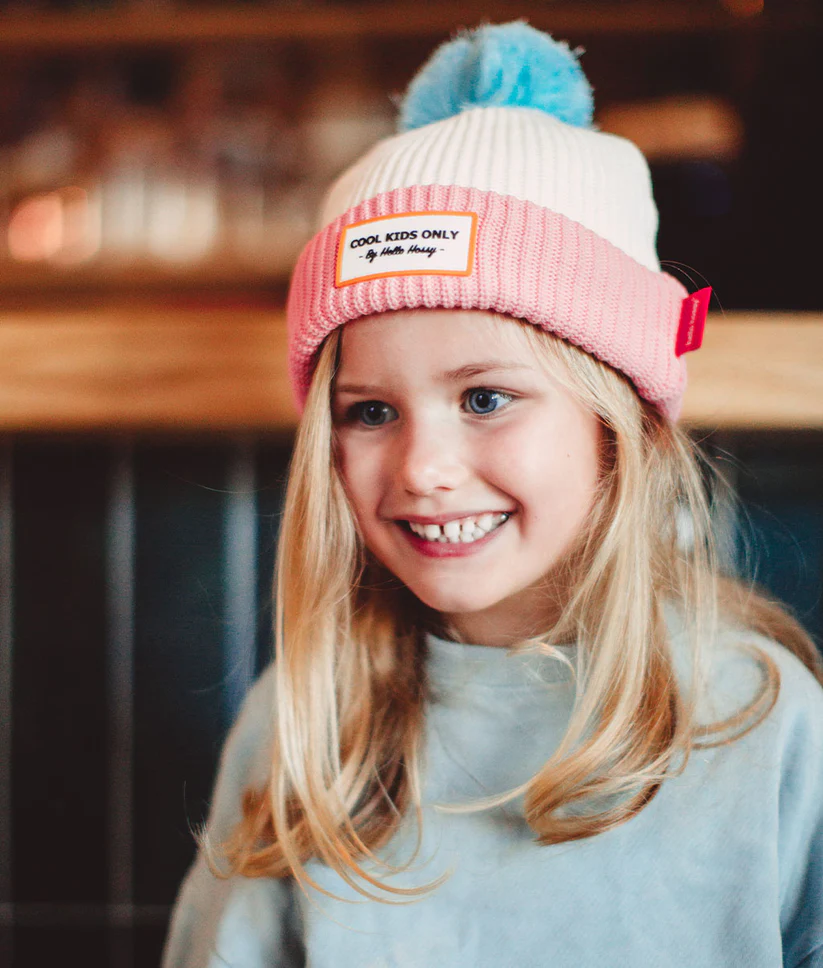 bonnet-enfants-bebes-avec-pompon-creme-rose-hello-hossy