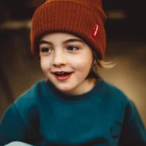 bonnet-colore-enfants-bebes-adultes-flow-marron-noisette-hello-hossy