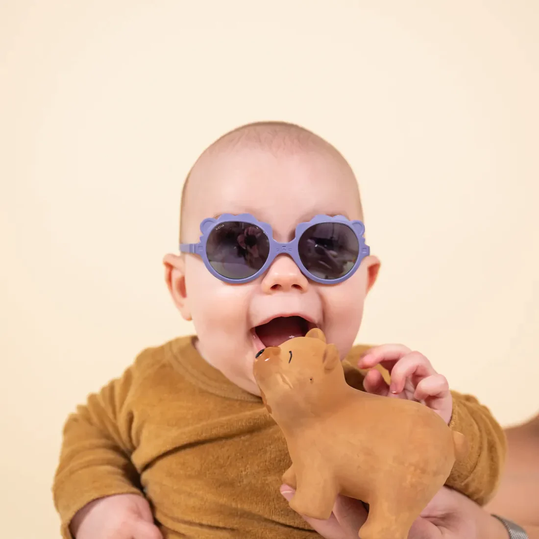 lunette-soleil-lion-lila-7_9eed75c0-bad8-4fac-9053-29c5a9c22739
