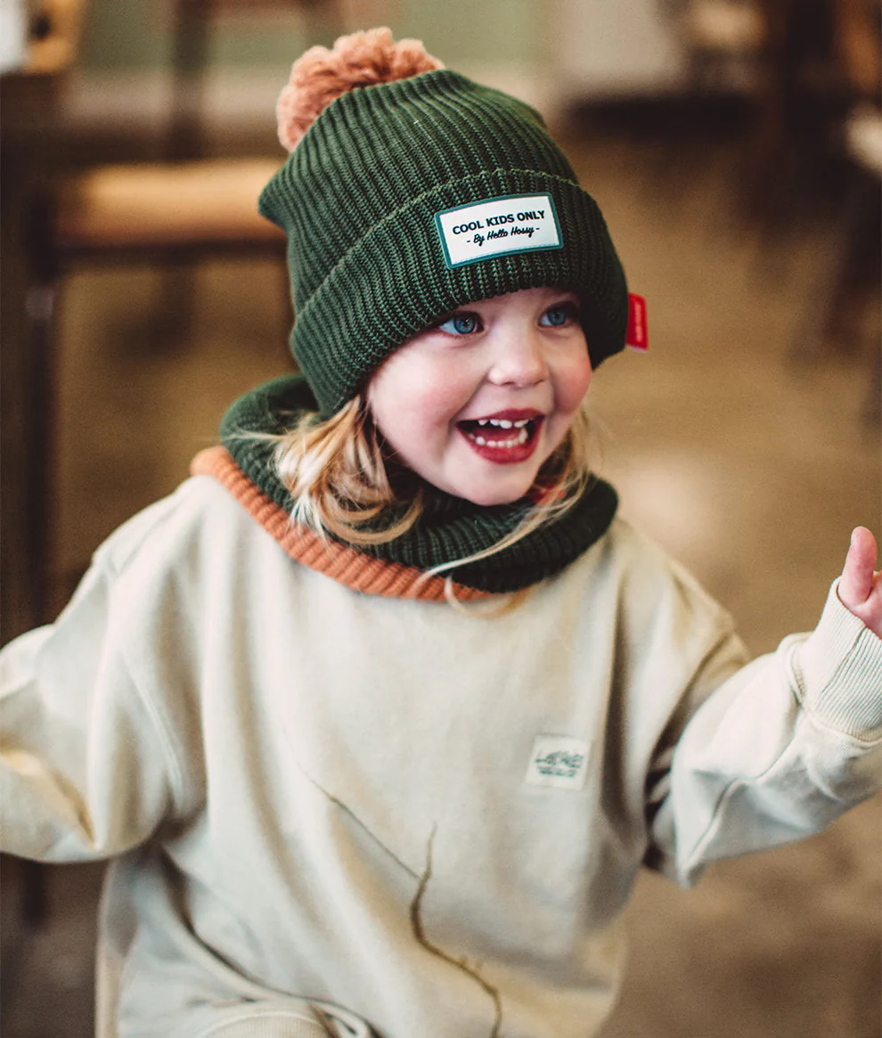 bonnet-colore-enfants-bebes-avec-pompon-vert-hello-hossy