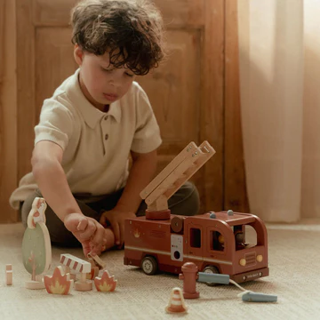 0030798_brandweerwagen-met-pegdolls-fsc