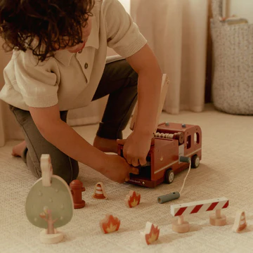 0030799_brandweerwagen-met-pegdolls-fsc