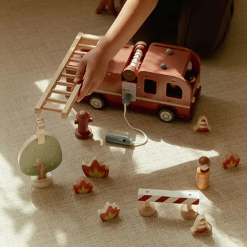 0030801_brandweerwagen-met-pegdolls-fsc